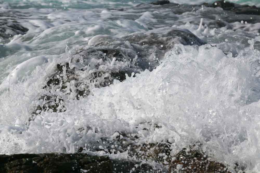 Bubbling Lively Froth Wave Detail